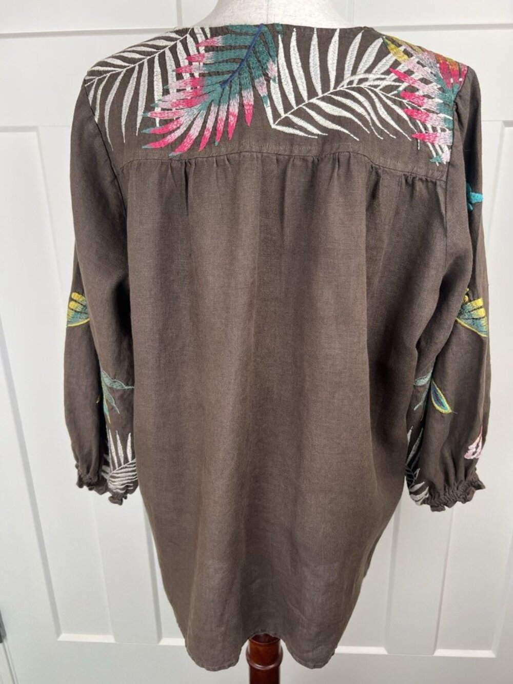Johnny Was Kahluhi Linen Peasant Blouse L Brown Embroidered Boho Tie Neck Top - Picture 7 of 12